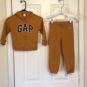 GAP Kids Muster Gold Hoodie and Jogger Set
